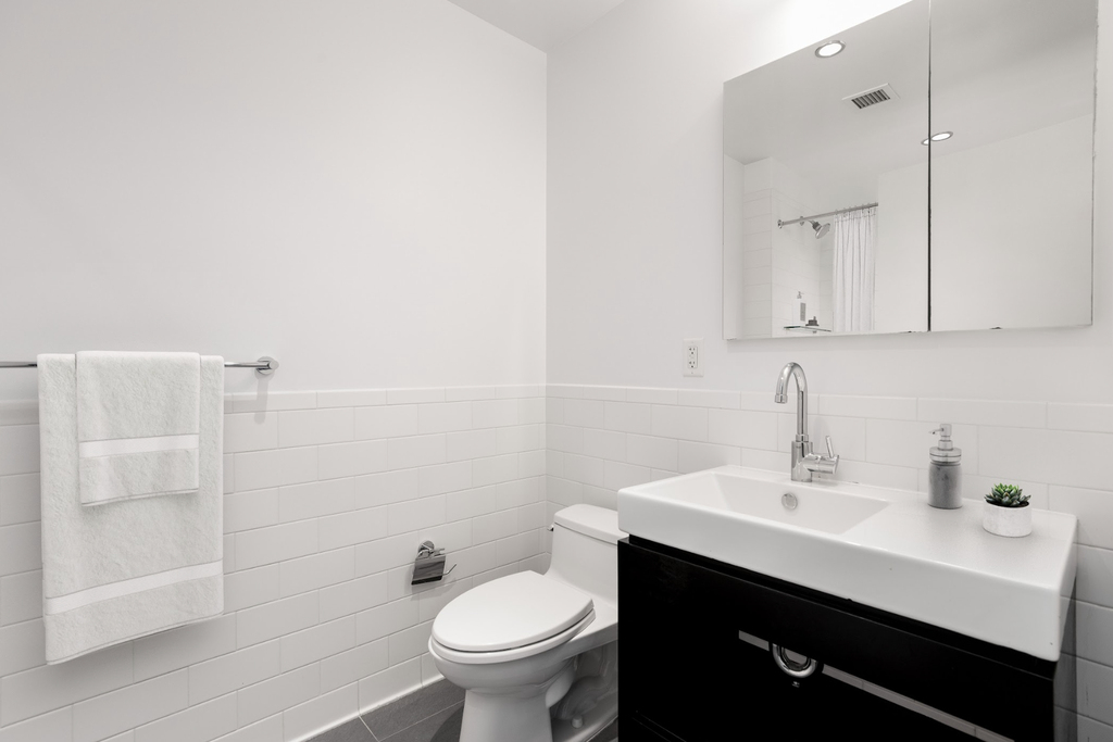 554 West 54th Street - Photo 8