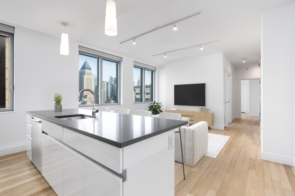 554 West 54th Street - Photo 2