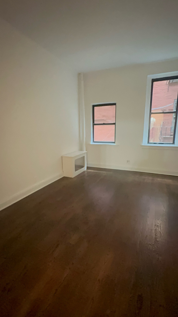 1st Avenue - Photo 0