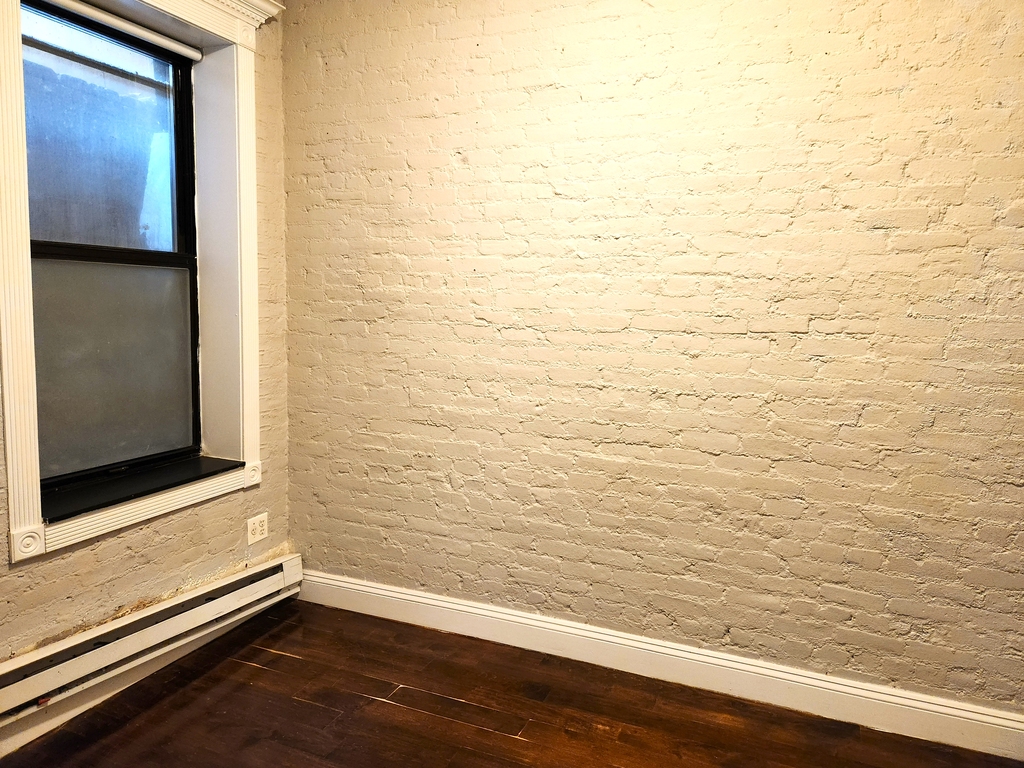 East 18th Street - Photo 5