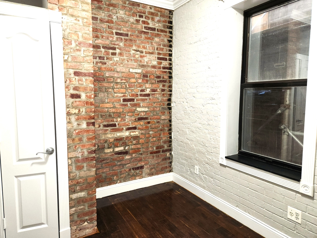 East 18th Street - Photo 3