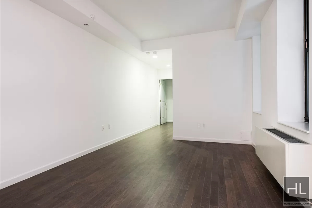 Manhattan Avenue - Photo 1