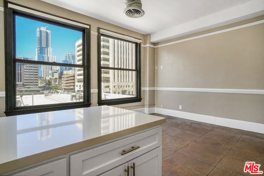 108 W 2nd Street - Photo 4