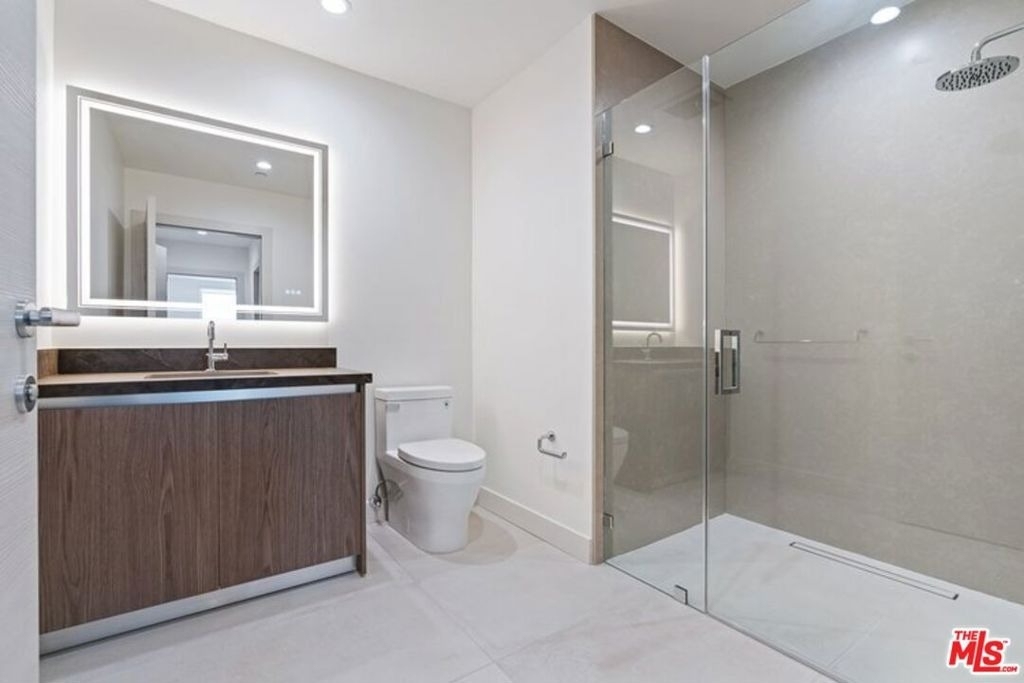 1444 Rexford Drive - Photo 3