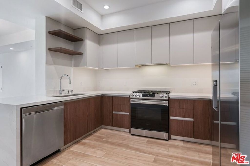 1444 Rexford Drive - Photo 2