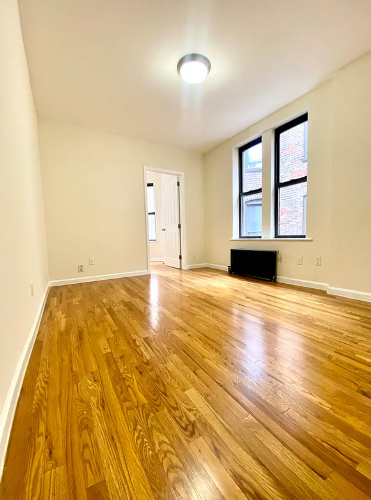 East 80th Street - Photo 2