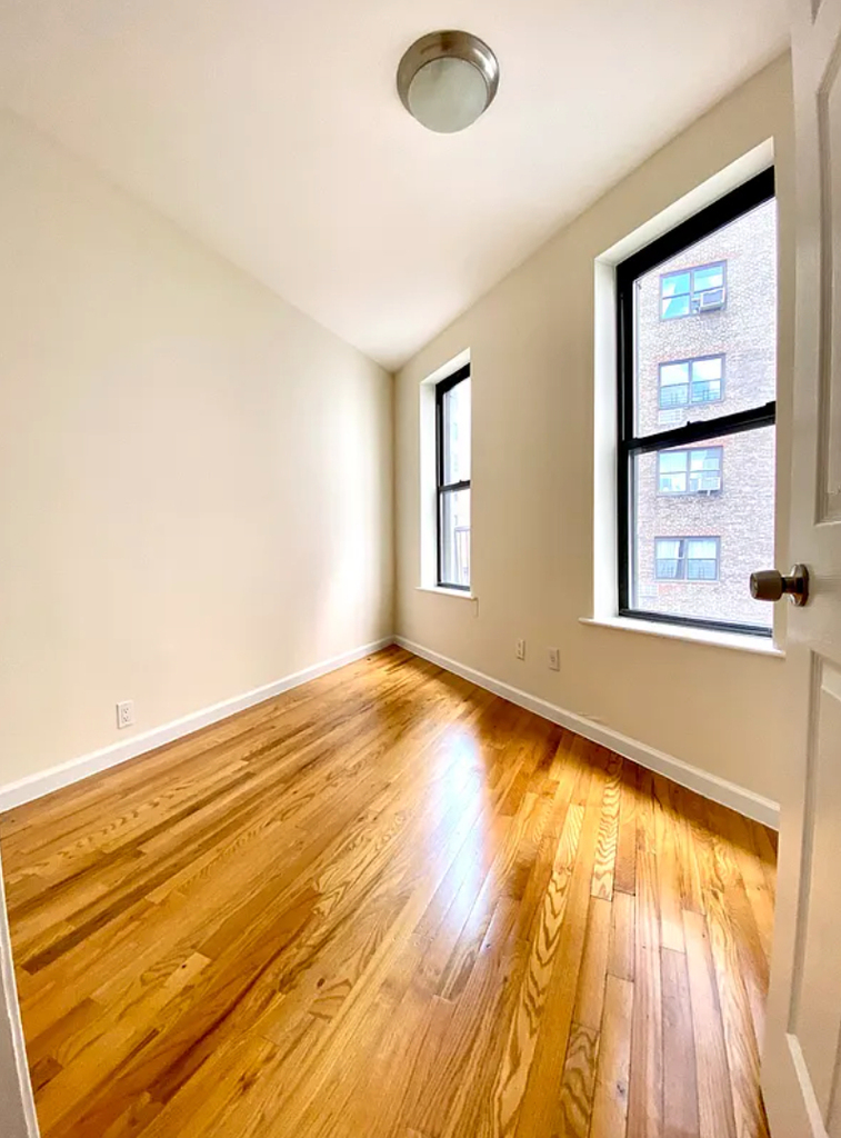 East 80th Street - Photo 4