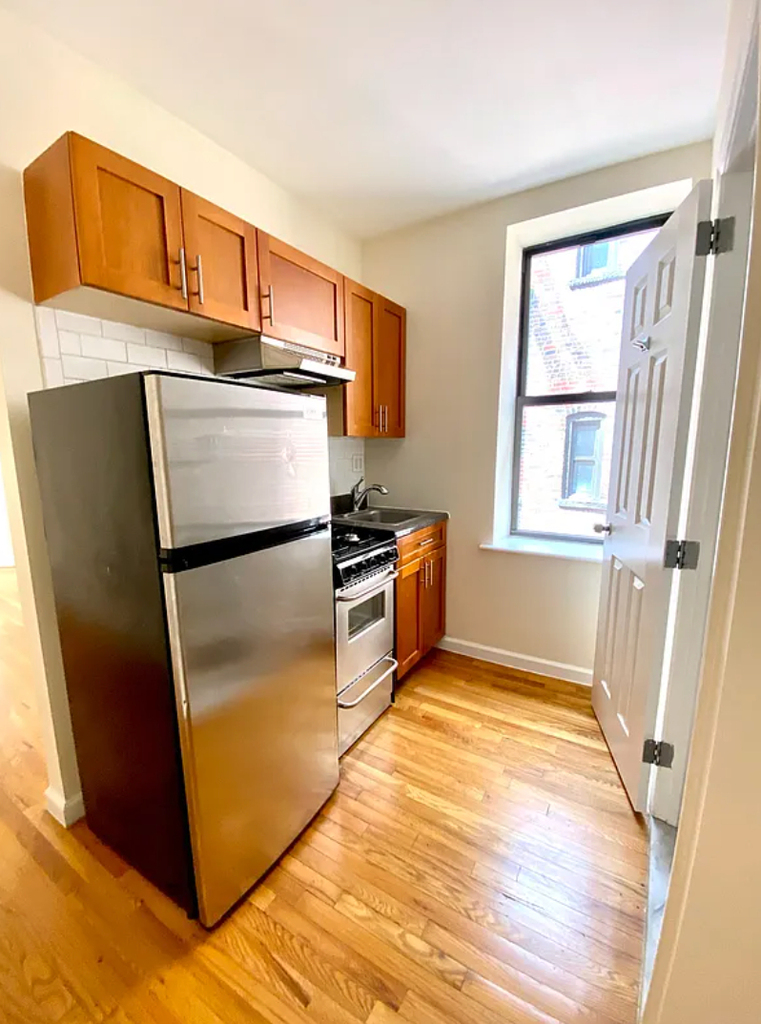 East 80th Street - Photo 1