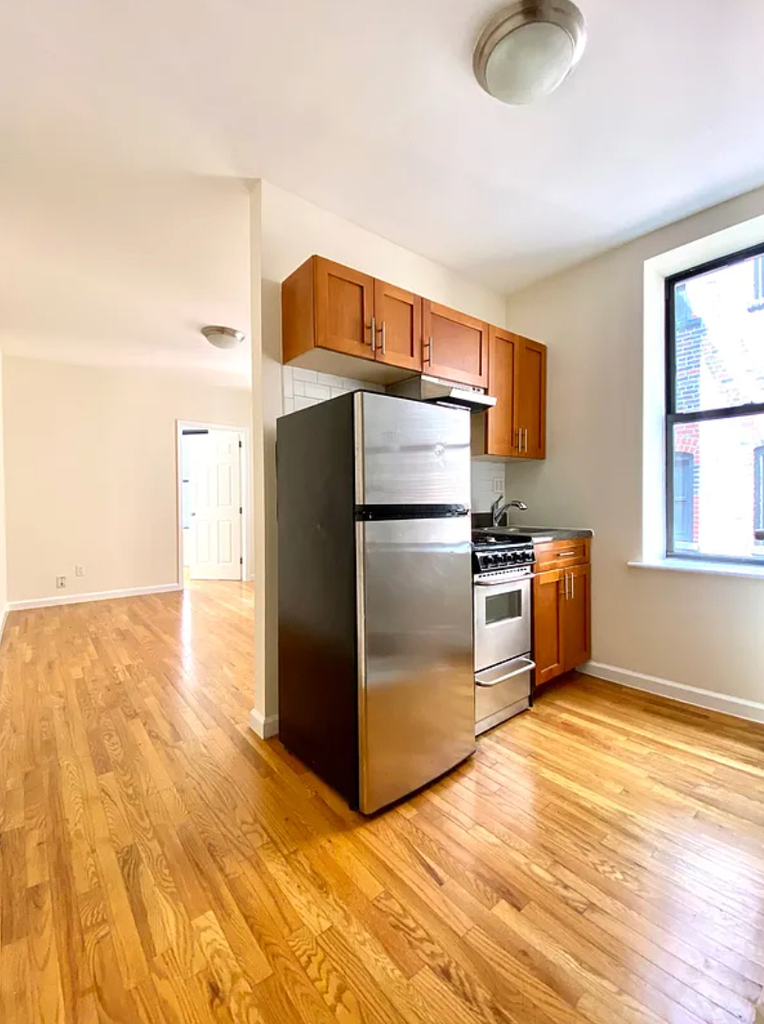 East 80th Street - Photo 0