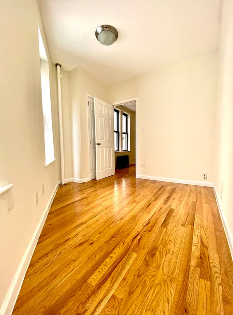 East 80th Street - Photo 5