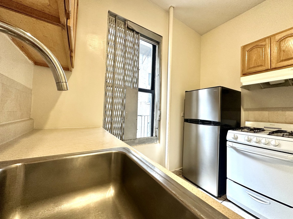 3133 Broadway - Photo 3