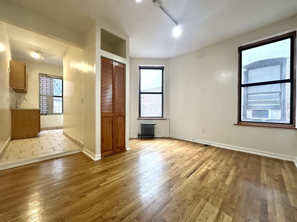 3133 Broadway - Photo 0