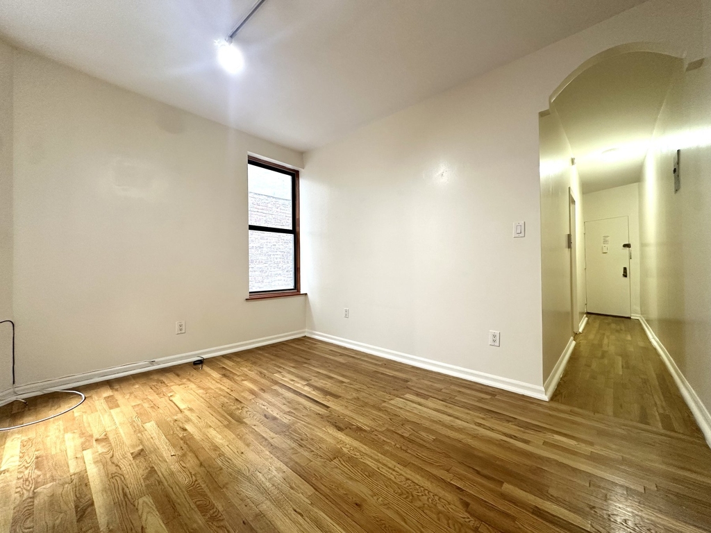 3133 Broadway - Photo 2