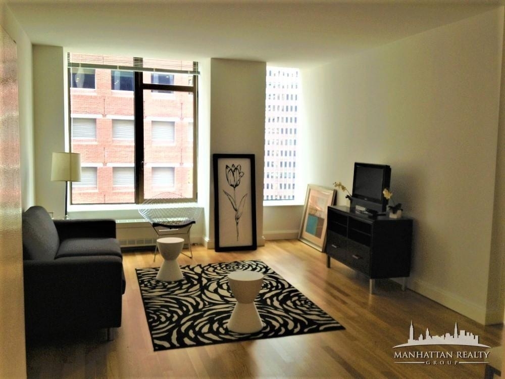 Hanover Square - Photo 6