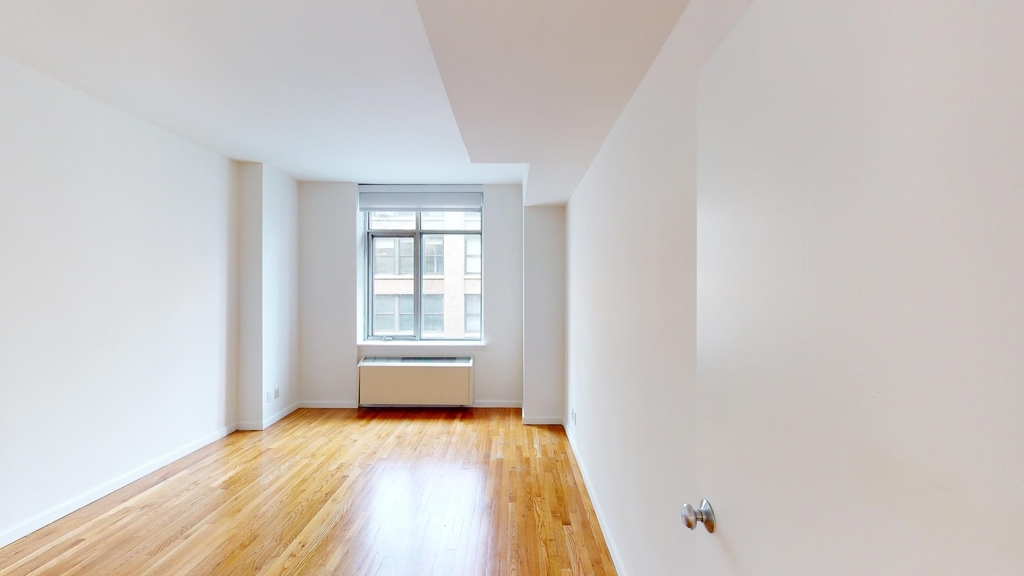 120 W. 21st - Photo 2