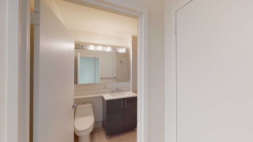 120 W. 21st - Photo 4