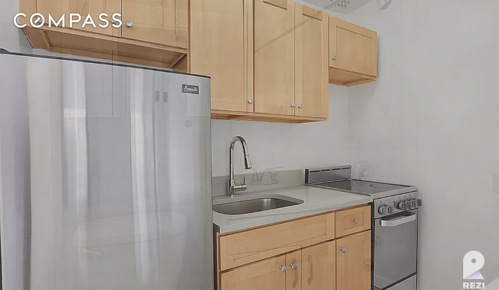 228 E 81st Street - Photo 3