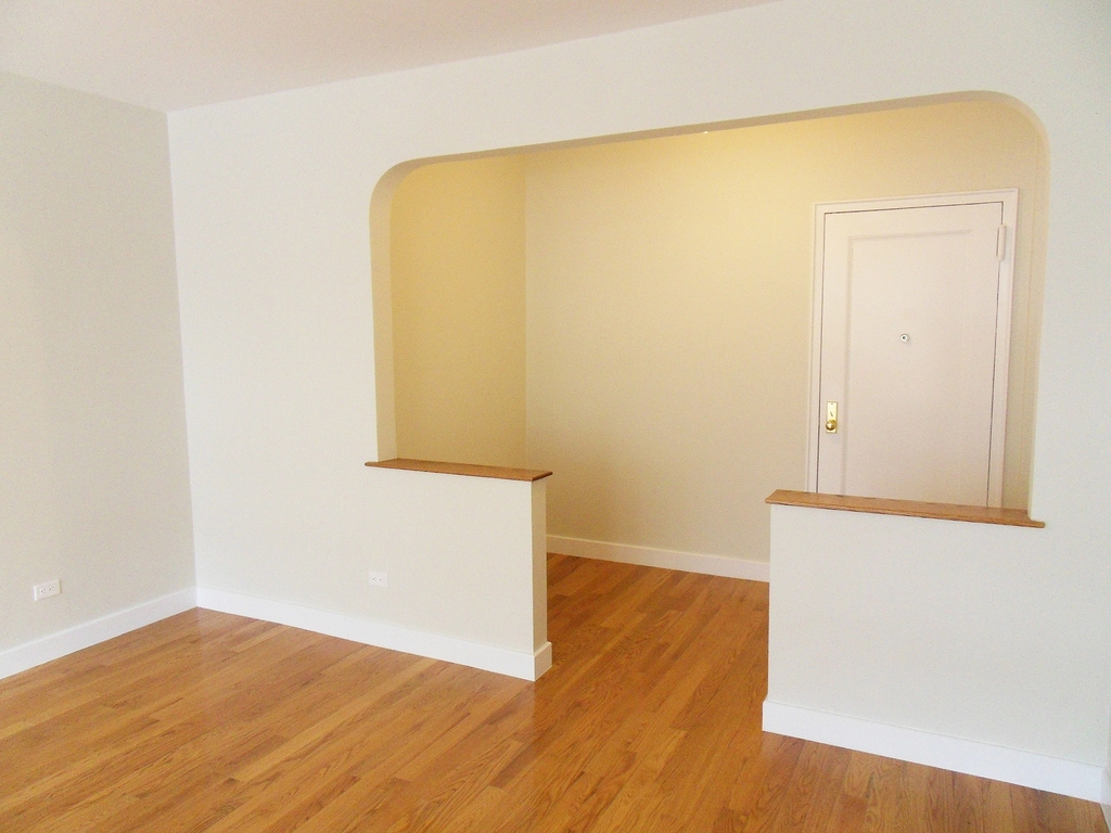 East 61st Street - Photo 3