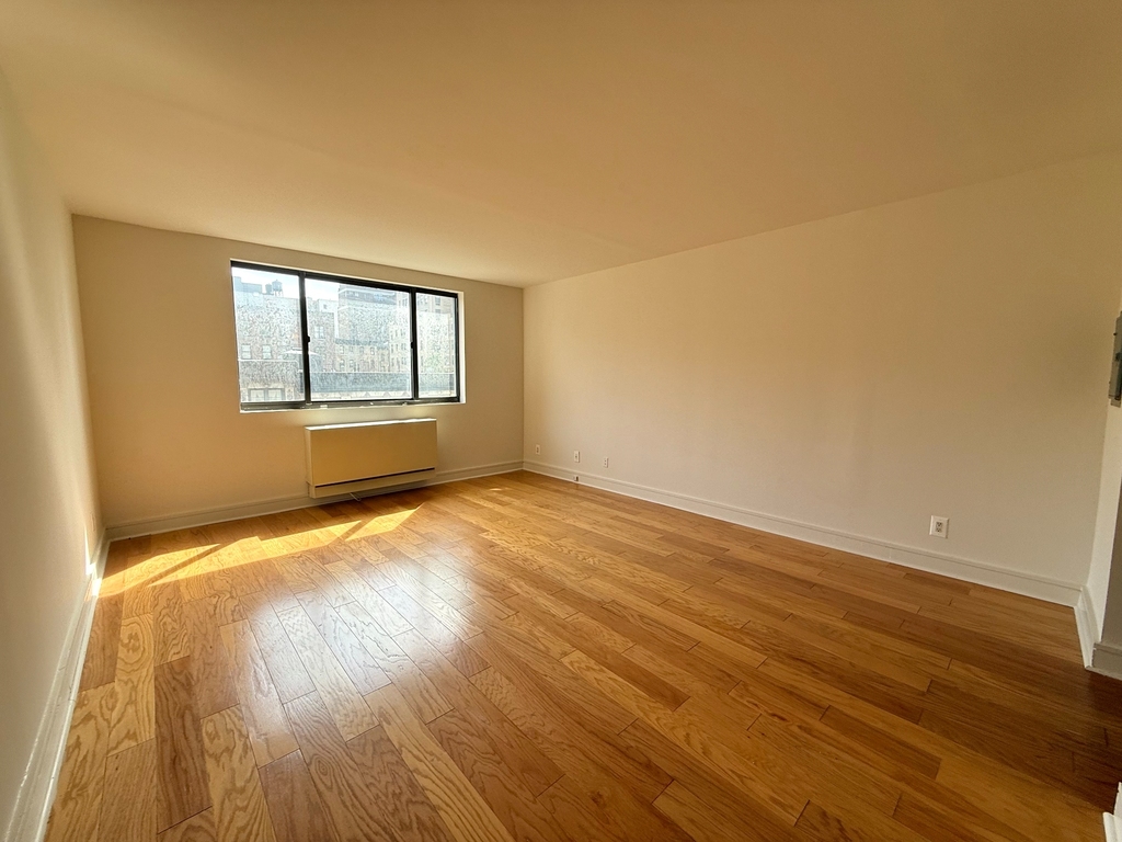 96th Street & West end avenue  - Photo 4