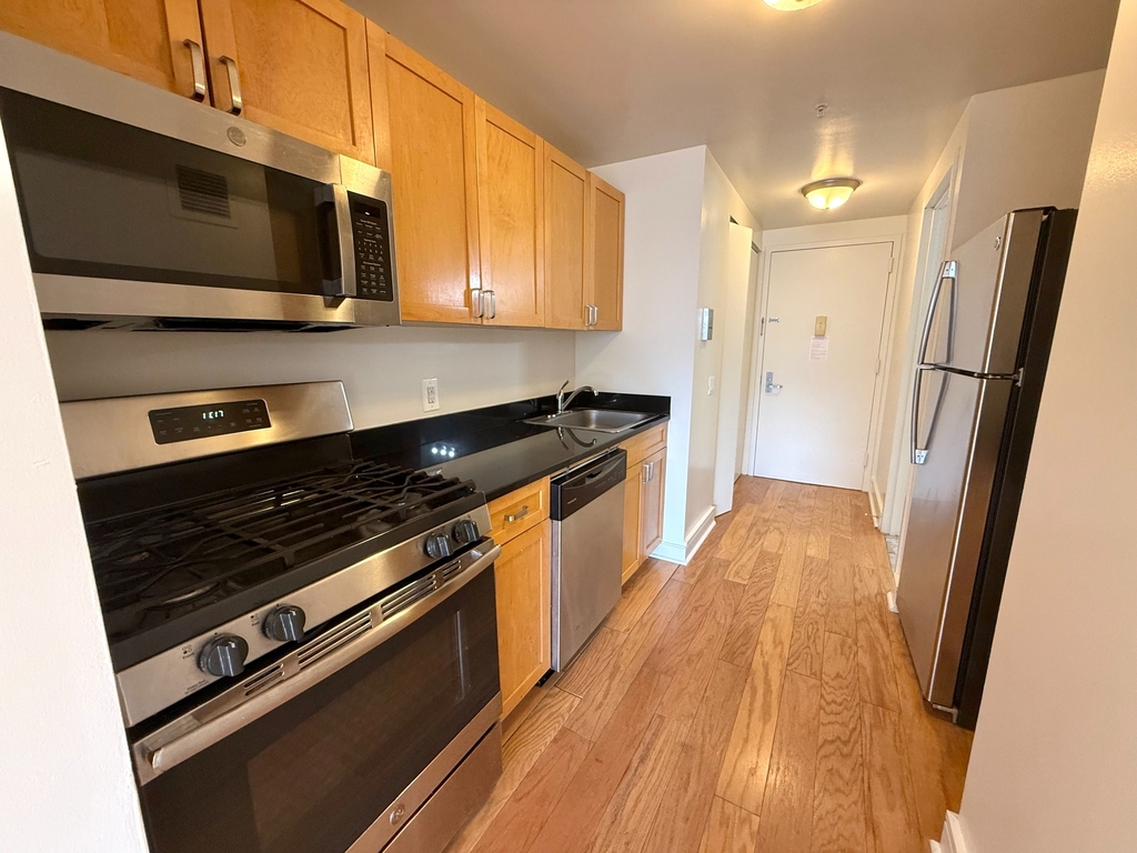 96th Street & West end avenue  - Photo 3