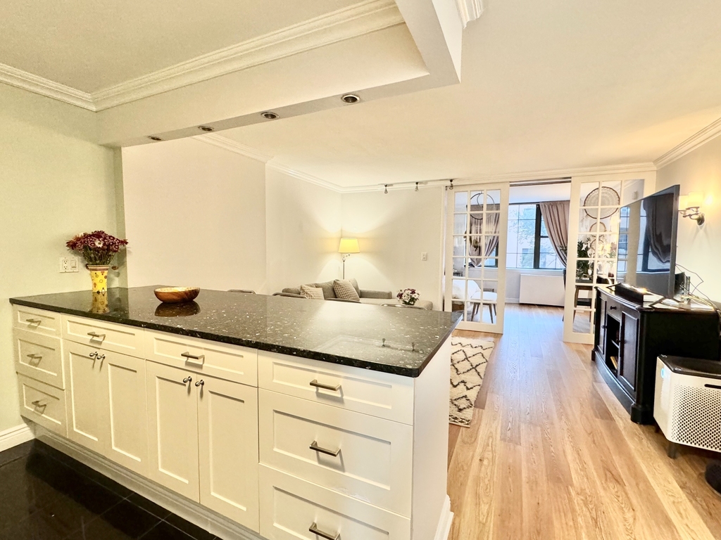 222 West 14th Street - Photo 10