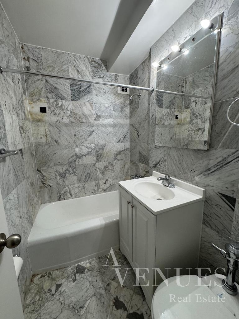 East 79th Street - Photo 3