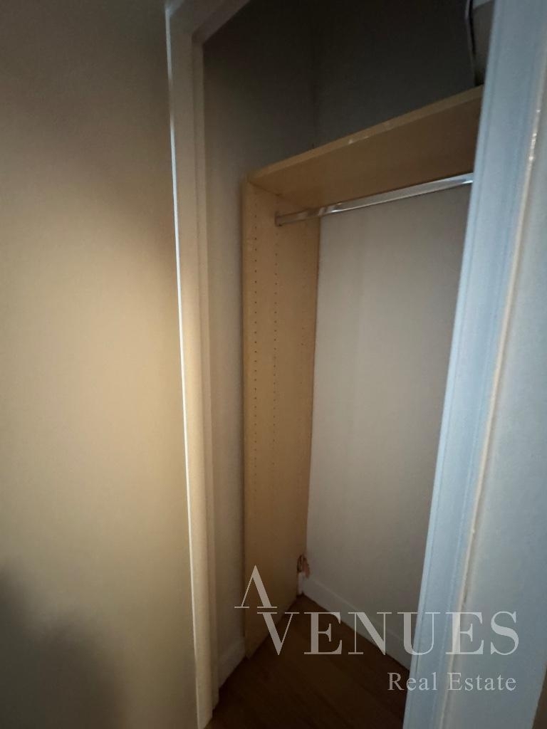 East 79th Street - Photo 4