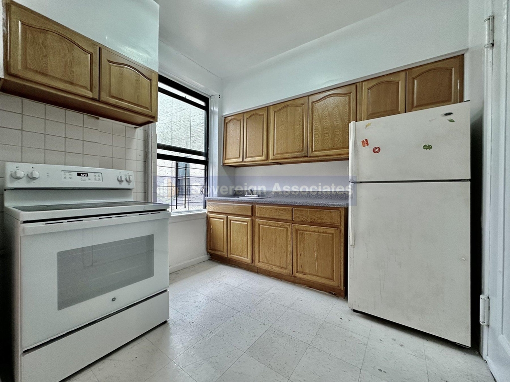 638 West 160th St - Photo 6