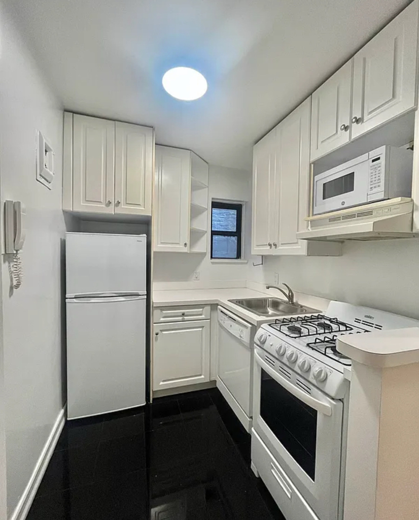 333 East 84th Street - Photo 4