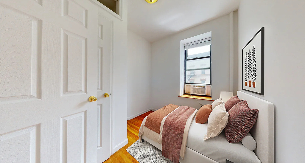 East 7th  street  - Photo 4