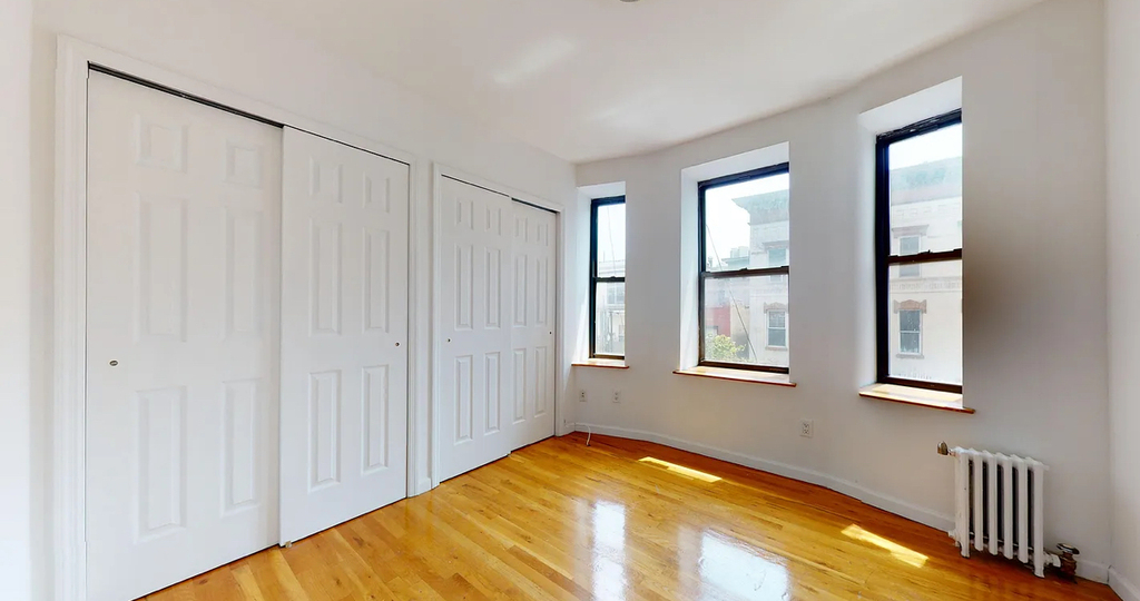 East 7th  street  - Photo 7