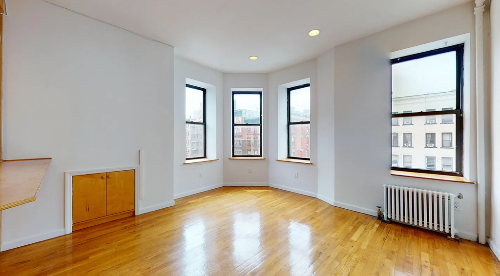East 7th  street  - Photo 6
