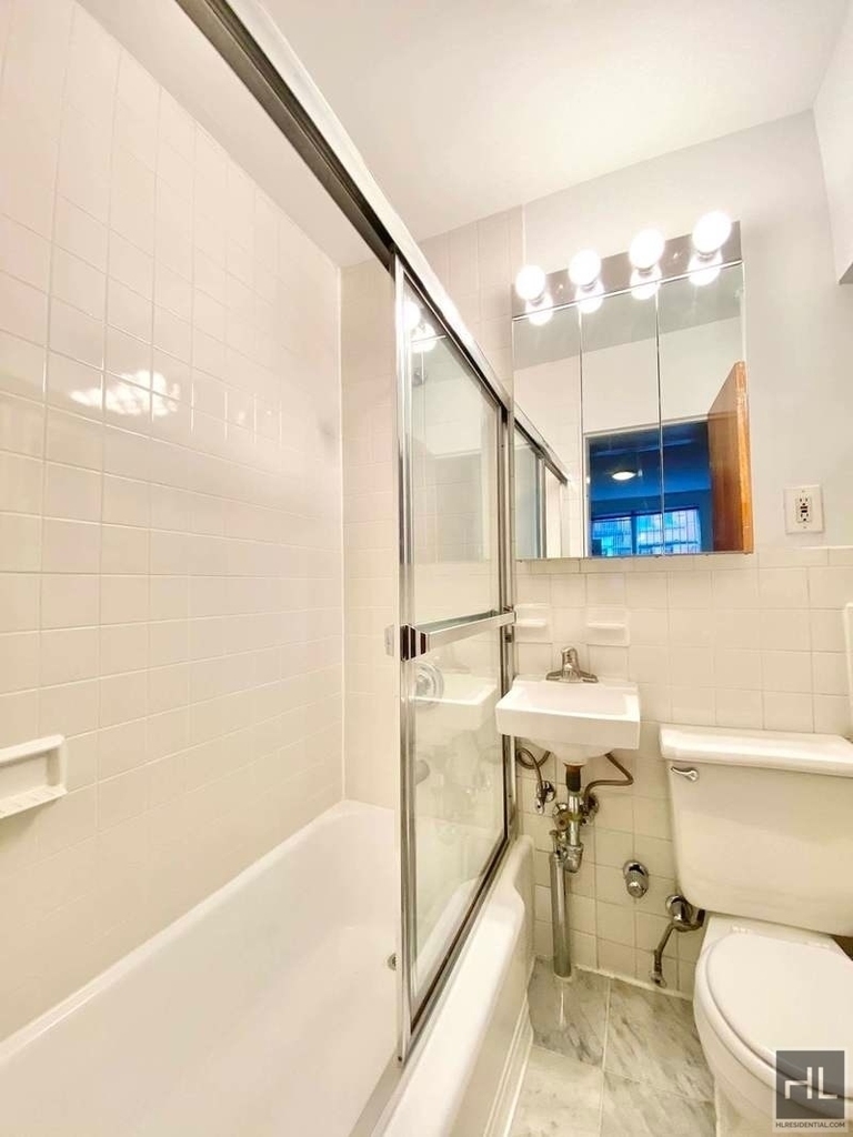 East 81 Street - Photo 0