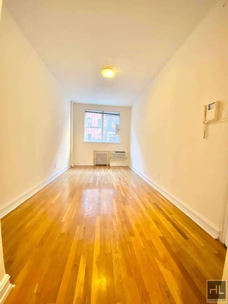 East 81 Street - Photo 4