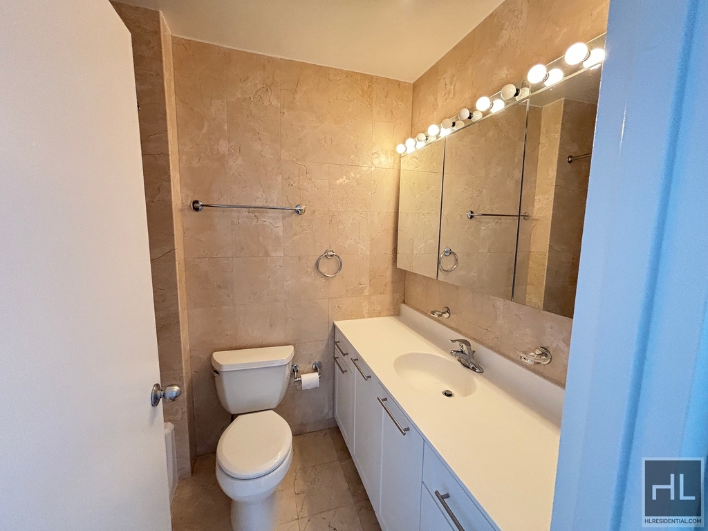 West 87th Street - Photo 4