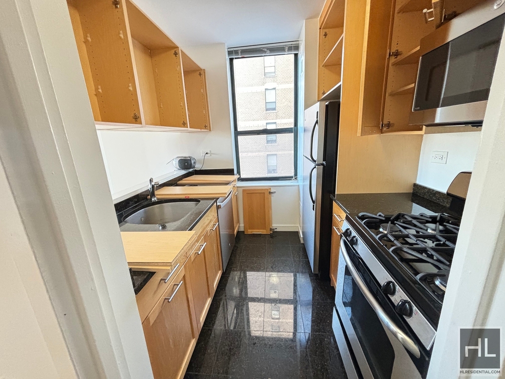 West 87th Street - Photo 3