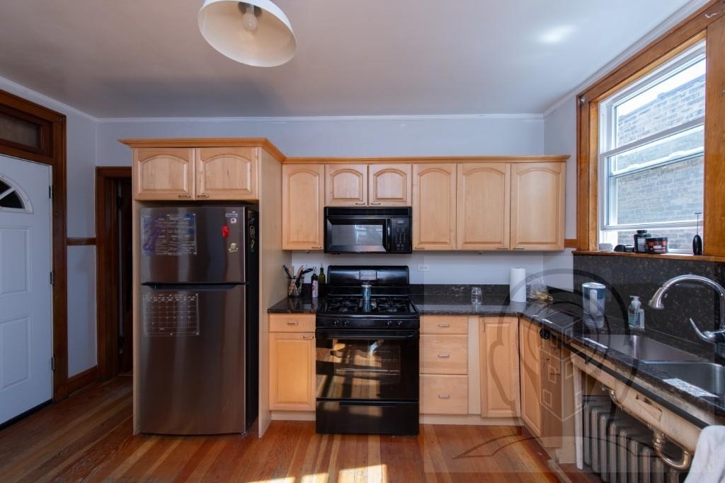 5057 West Newport Avenue - Photo 2