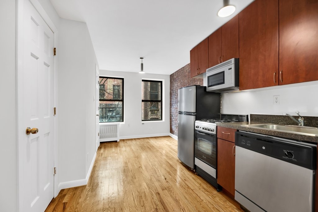 Christopher Street - Photo 1