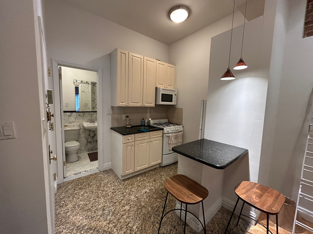 1748 1st Avenue - Photo 2