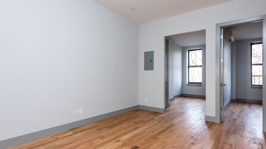 655 Knickerbocker Avenue - Photo 2