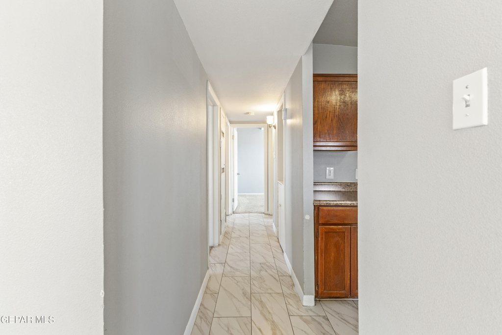 1015 N Clark Drive - Photo 2