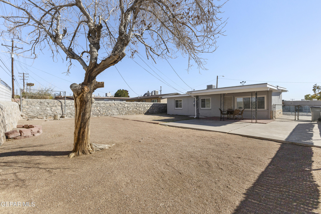1015 N Clark Drive - Photo 14