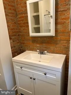 203 Dekalb Street - Photo 2