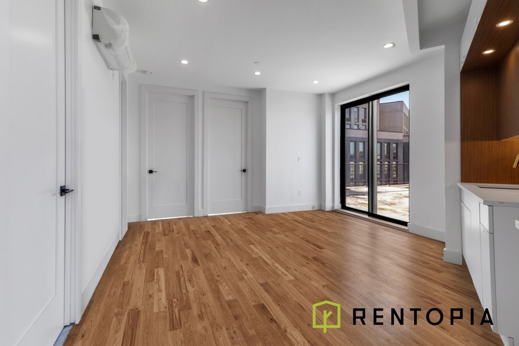 494 Manhattan Avenue - Photo 3