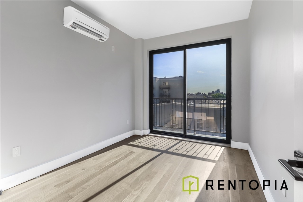 494 Manhattan Avenue - Photo 4