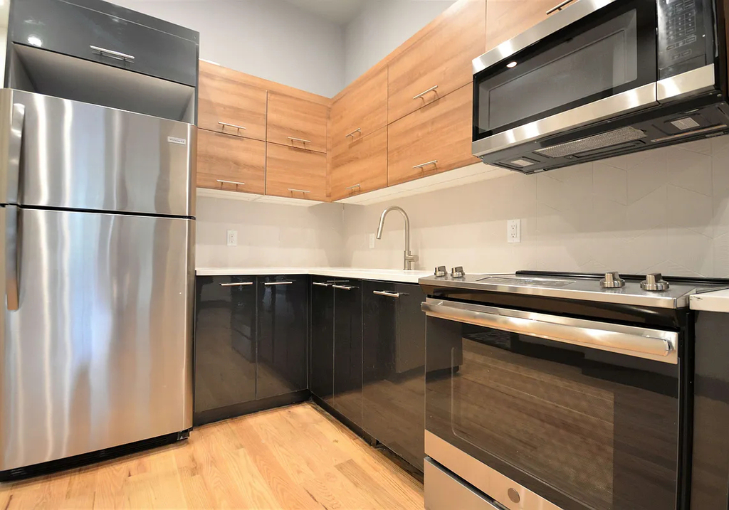 83 Humboldt Street - Photo 4