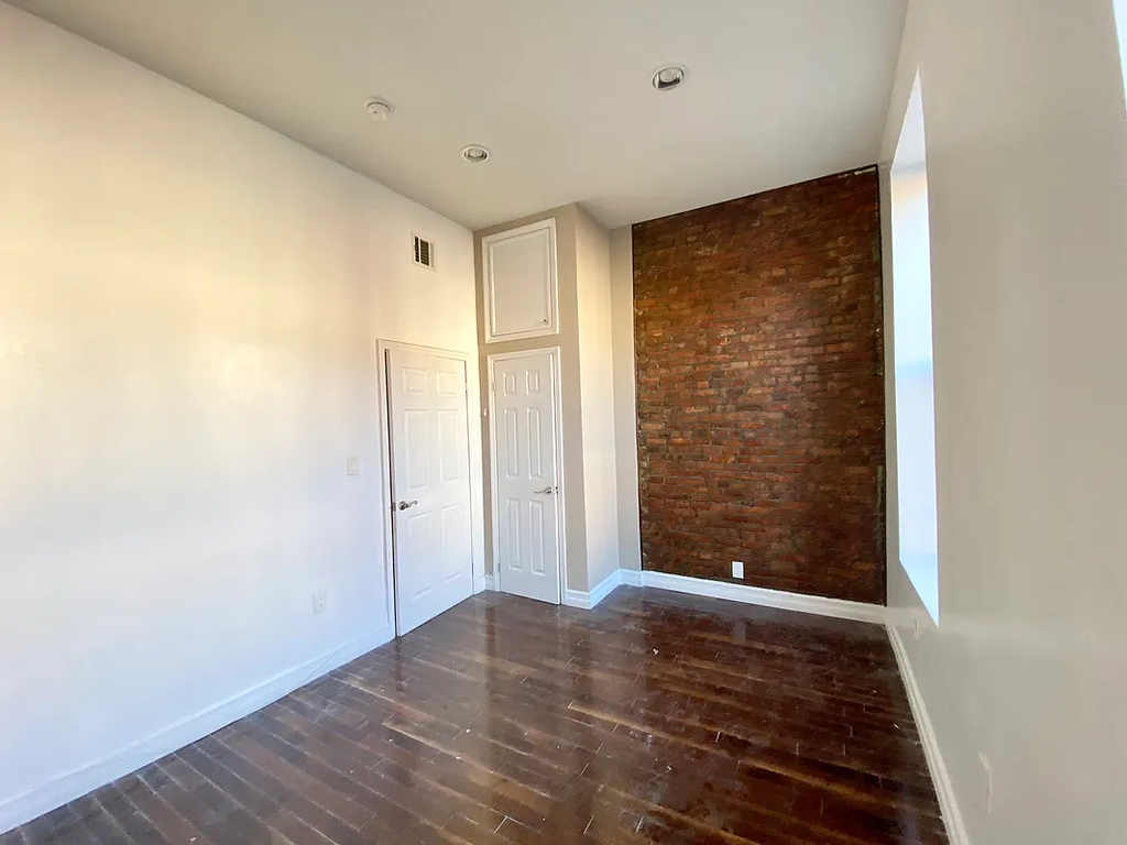920 Fulton Street - Photo 3