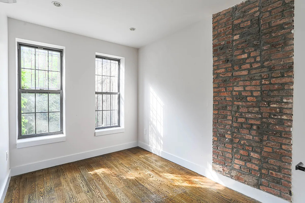 1704 Madison Street - Photo 0