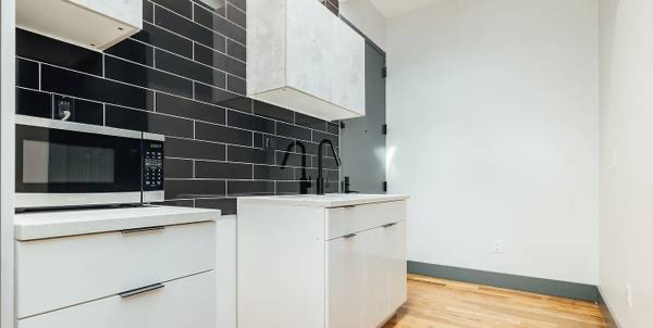 237 Montrose Avenue - Photo 2