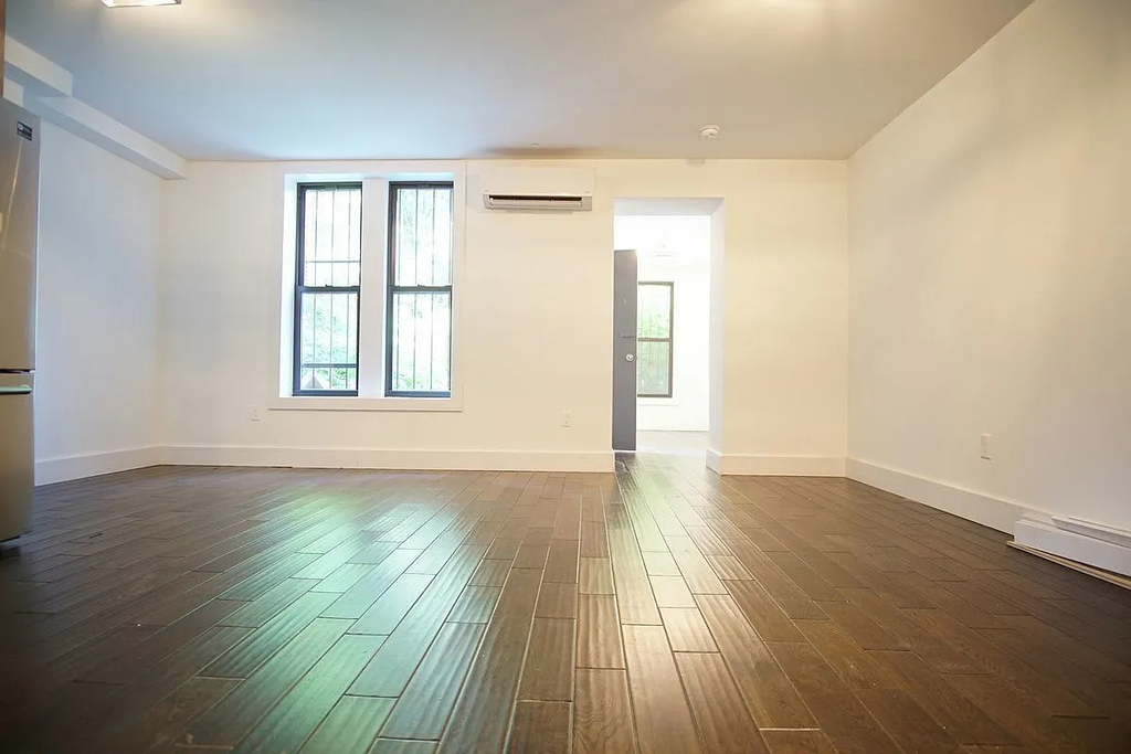 807 Quincy Avenue - Photo 0
